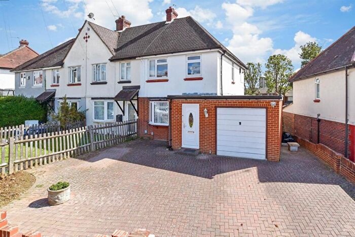 3 Bedroom Semi Detached House For Sale In Calder Road, Maidstone, Kent, ME14