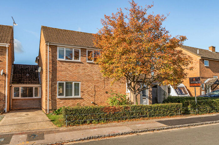 4 Bedroom Link Detached House For Sale In Queens Road, Carterton, Oxfordshire, OX18