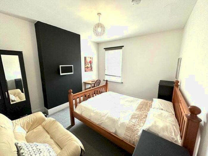 4 Bedroom House To Rent In Available Now !!, DE1