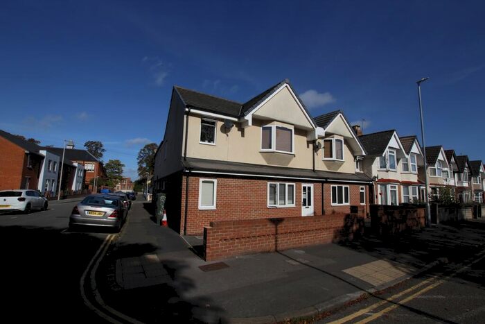 2 Bedroom Apartment To Rent In Groundwell Road, Swindon, SN1