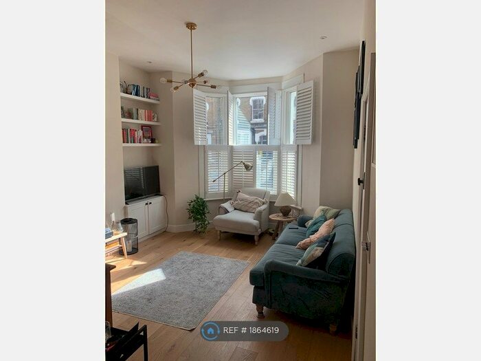 1 Bedroom Flat To Rent In Ground Floor, London, SW11