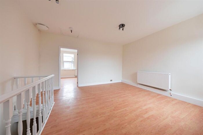 2 Bedroom Apartment To Rent In Chingford Road, Walthamstow, E17
