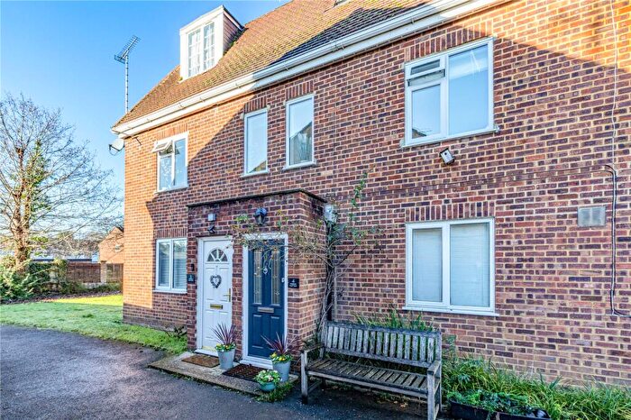 2 Bedroom Apartment For Sale In High Road, Byfleet, West Byfleet, Surrey, KT14