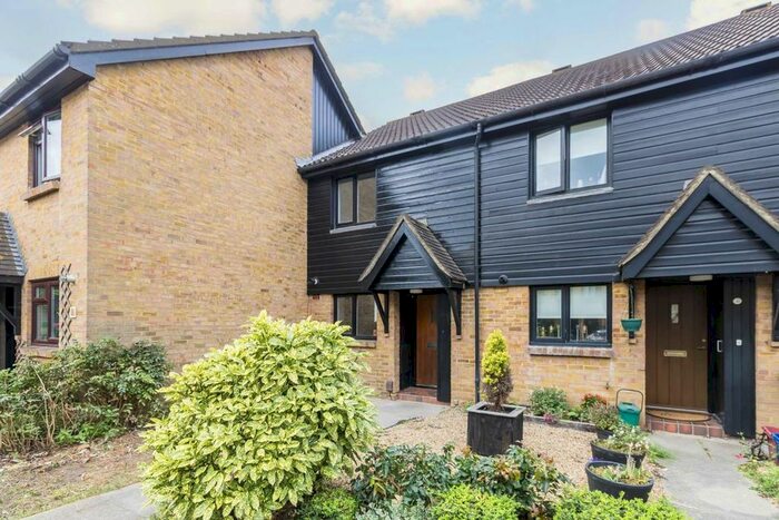 2 Bedroom Property To Rent In Beagle Close, Feltham, TW13