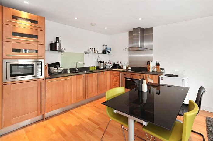 2 Bedroom Flat To Rent In Garden Walk, London, EC2A