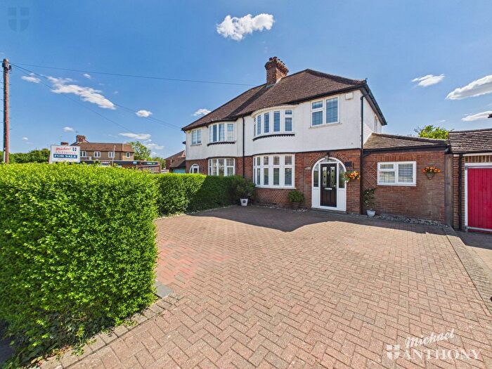3 Bedroom Semi-detached House For Sale In Tring Road, Aylesbury, HP20
