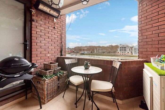 4 Bedroom Flat To Rent In Riverside Court, Nine Elms, SW8
