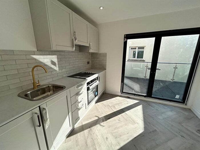 Studio To Rent In Western Road, Brighton, BN1