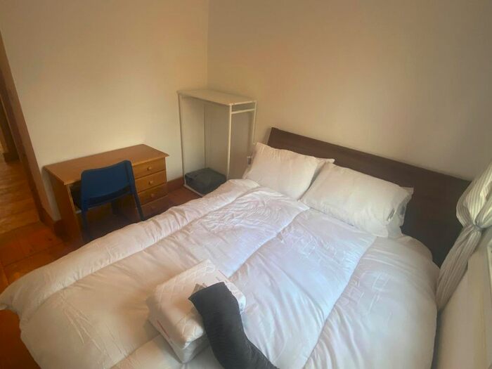 3 Bedroom Flat To Rent In Stoke Newington Church Street, London, N16