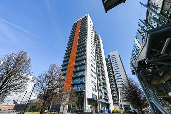 2 Bedroom Flat For Sale In Blackwall Way, Canary Wharf, London, E14