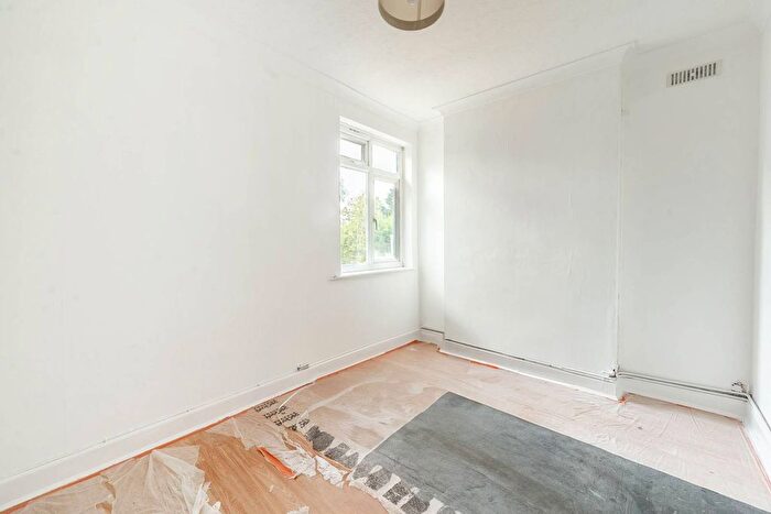 2 Bedroom Maisonette To Rent In Christchurch Avenue, Harrow, HA3