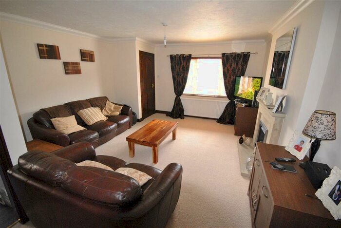 3 Bedroom Semi-Detached House To Rent In Cotswold Mews, Kirkburton, Huddersfield, HD8