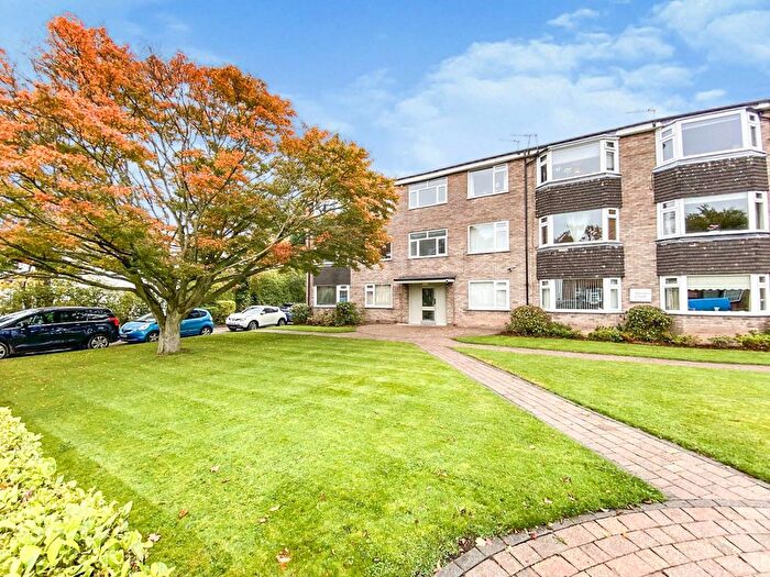 2 Bedroom Flat To Rent In Ackersley Court, Cheadle Hulme, Cheadle, SK8