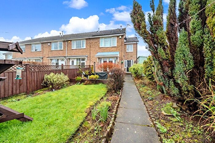 3 Bedroom Terraced House For Sale In New Park Avenue, Farsley, Pudsey, West Yorkshire, LS28