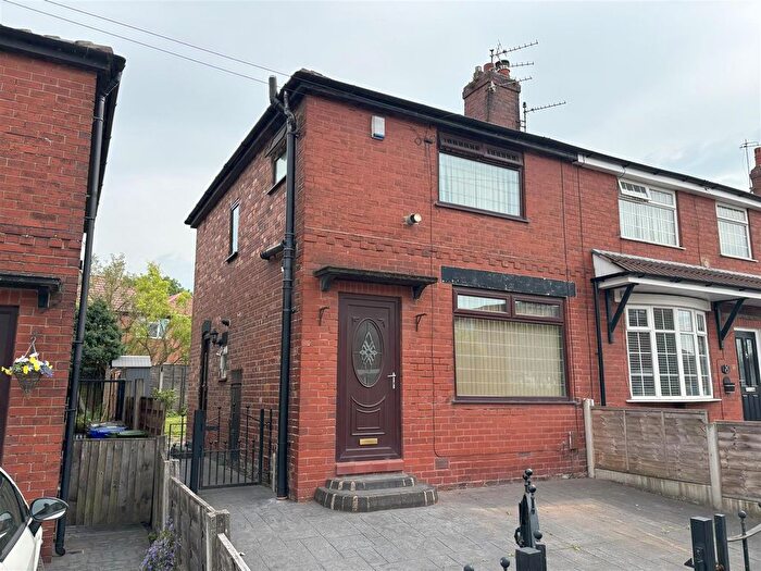 3 Bedroom End Terrace House To Rent In Albion Drive, Droylsden, M43