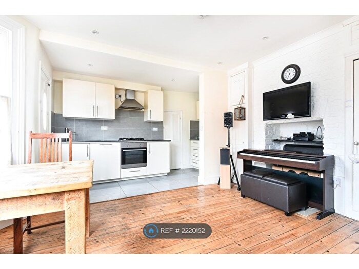 2 Bedroom Maisonette To Rent In Emmanuel Road, London, SW12