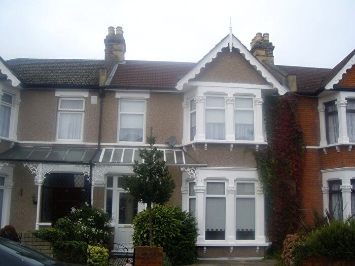 2 Bedroom Flat To Rent In Gartmore Road, Ilford, IG3