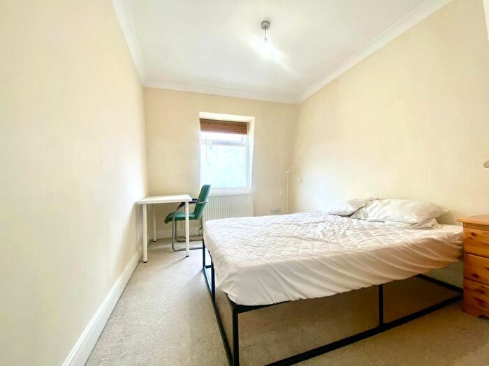 4 Bedroom Flat To Rent In Loveridge Mews, Kensal Green, NW6
