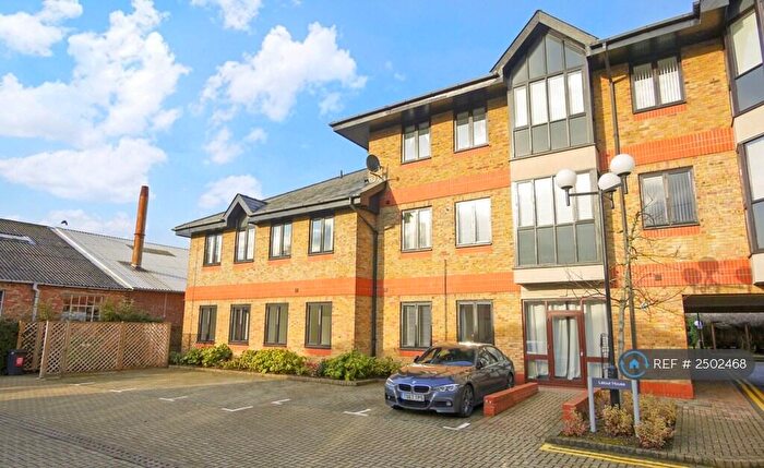 1 Bedroom Flat To Rent In Hanworth Lane, Chertsey, KT16