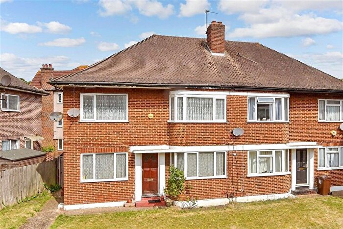 2 Bedroom Maisonette For Sale In Haselmere Close, Wallington, Surrey, SM6