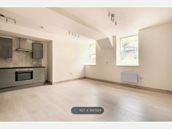 2 Bedroom Flat To Rent In Hempstalls Lane, Newcastle Under Lyme, ST5