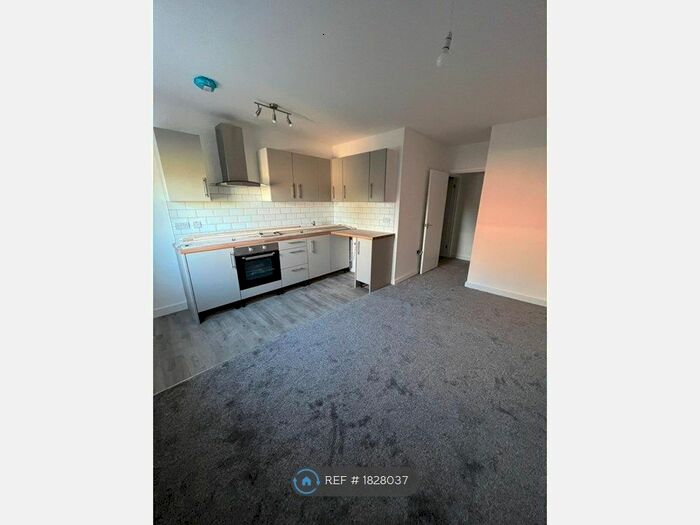 1 Bedroom Flat To Rent In Manchester, Manchester, M40