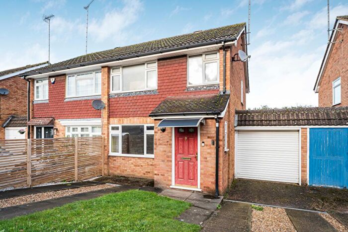 3 Bedroom Semi-Detached House For Sale In London Road, Markyate, St Albans, AL3