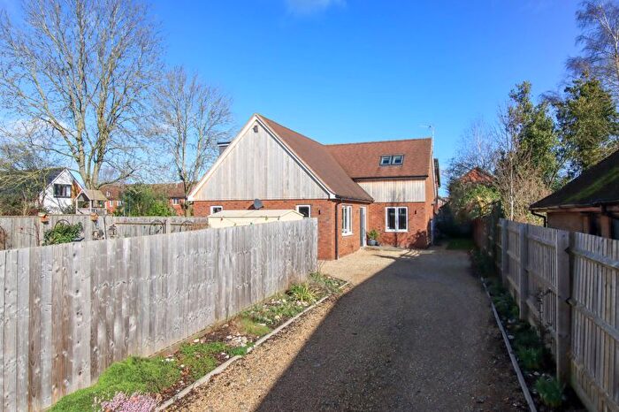4 Bedroom Detached House For Sale In Mentmore Road, Cheddington, LU7