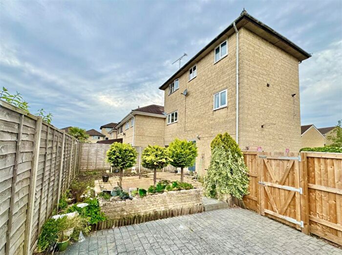 4 Bedroom Link Detached House For Sale In Cirencester, GL7