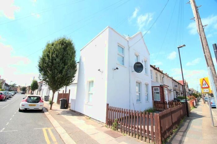 2 Bedroom Flat To Rent In Poynton Road, Tottenham, N17