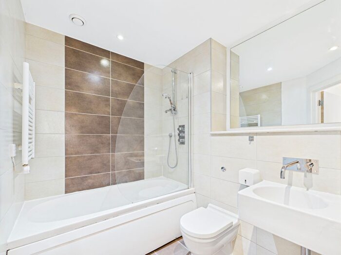 1 Bedroom Flat For Sale In Essex Street, City Centre, Birmingham, B5