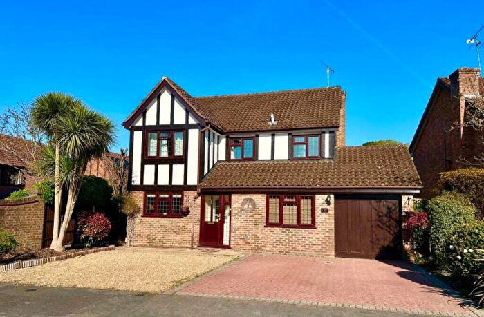 4 Bedroom Detached House To Rent In Pevensey Way, GU16