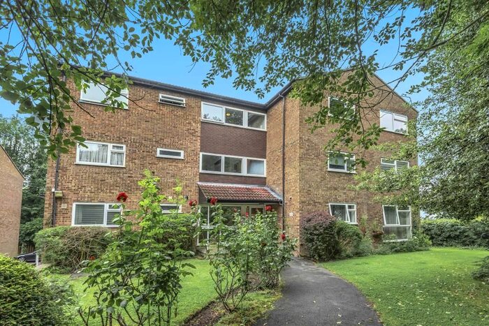 1 Bedroom Flat To Rent In Hogarth Court, Bushey, WD23