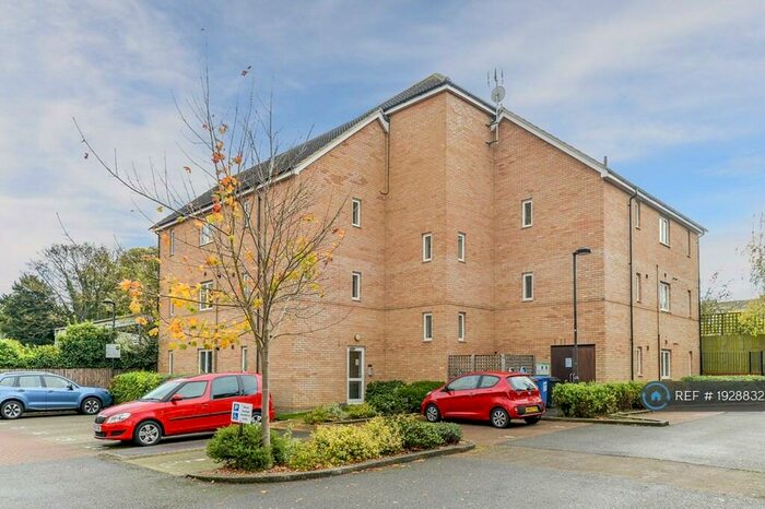 2 Bedroom Flat To Rent In Pippin Grove, Royston, SG8