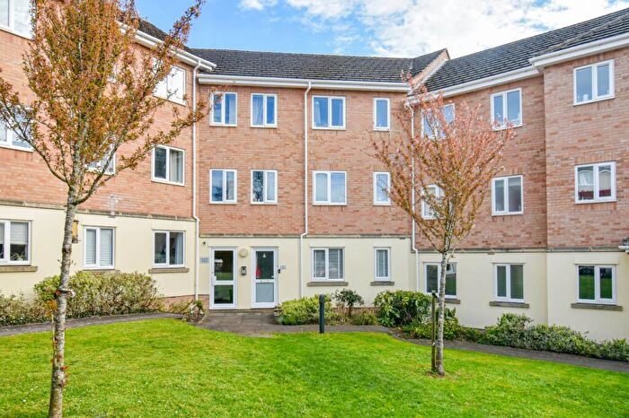 2 Bedroom Apartment For Sale In Saxon Court, Thatcham, Berkshire, RG19