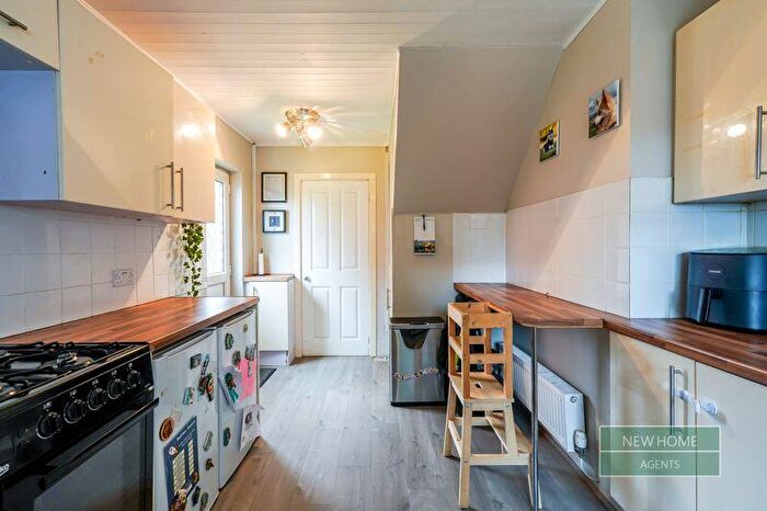 3 Bedroom Semi-Detached House For Sale In Walton Way, Denton, Manchester, M34