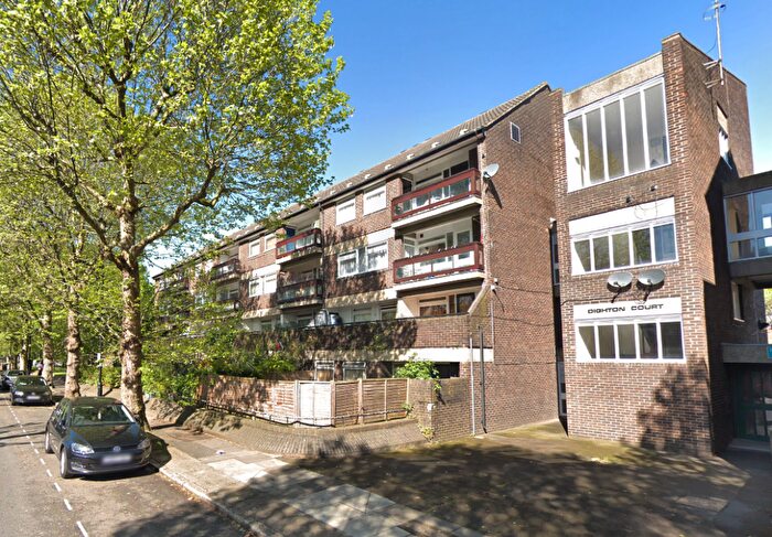 3 Bedroom Flat To Rent In Dighton Court, John Ruskin Street, London, SE5
