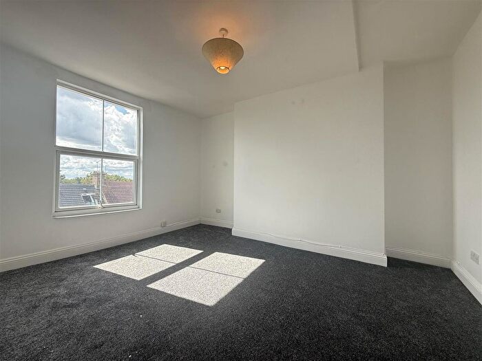 2 Bedroom Flat To Rent In St. Mary's Road, London, SE25