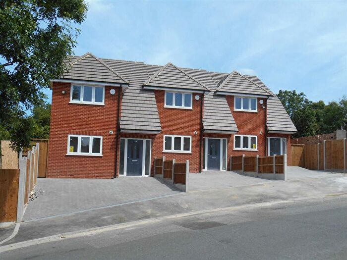 3 Bedroom Detached House To Rent In Antlers Hill, Chingford, E4