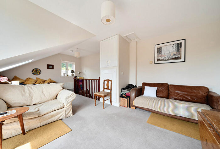 1 Bedroom Apartment For Sale In Mill Street, Redhill, Surrey, RH1