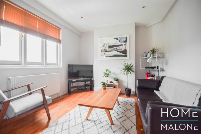 2 Bedroom Flat To Rent In Fortess Grove, London, NW5