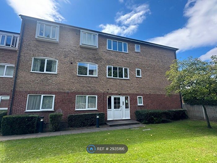 1 Bedroom Flat To Rent In Willow Court, London, E11