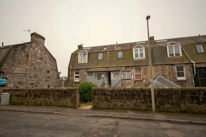2 Bedroom Flat To Rent In Rose Street, Dunfermline, KY12