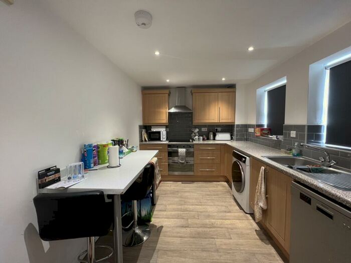 2 Bedroom Flat To Rent In Sovereign Court, Jesmond, NE2