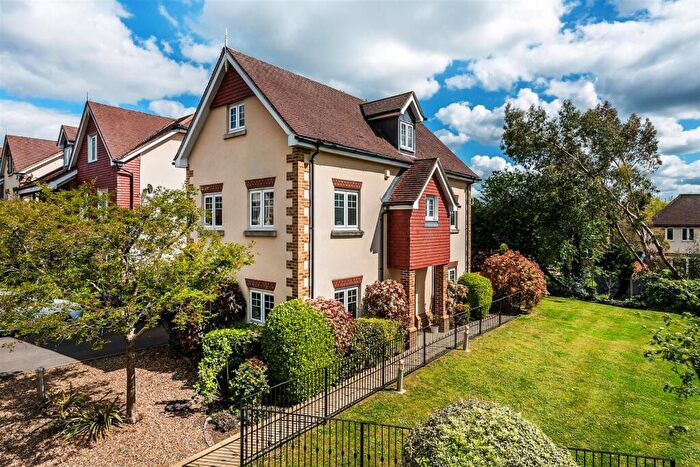 3 Bedroom Detached House For Sale In Halcyon Close, Oxshott, KT22