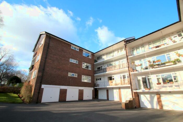2 Bedroom Flat To Rent In Valley Court, Leeds, LS17
