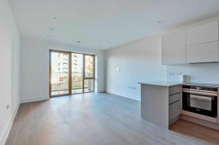 1 Bedroom Flat To Rent In Ivy House, Syon House, TW8