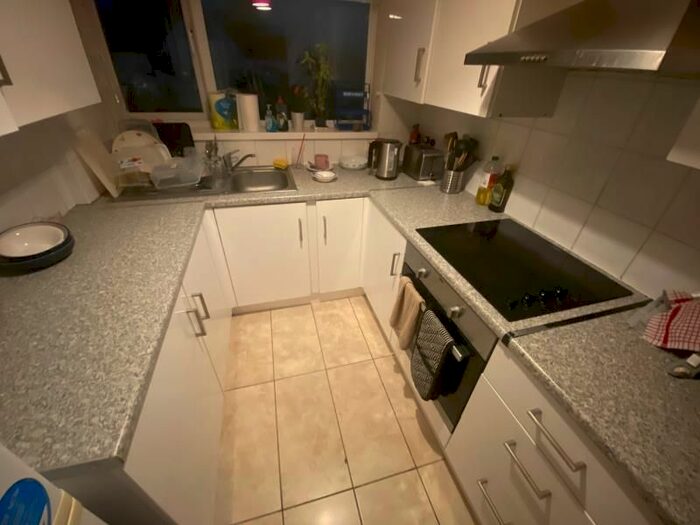 5 Bedroom Property To Rent In Queens Drive, Guildford, GU2