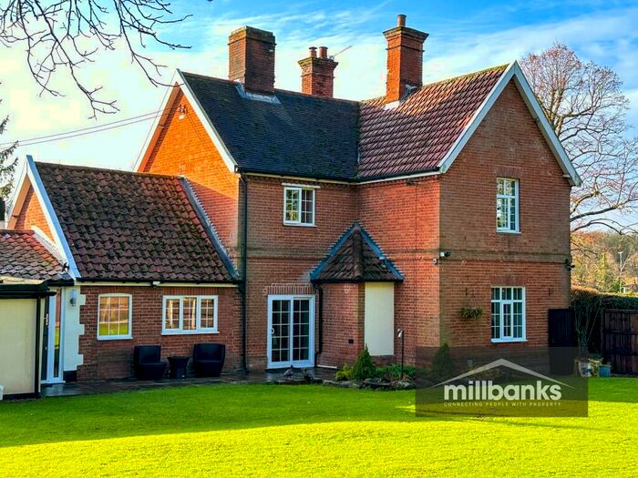 3 Bedroom Semi-Detached House For Sale In Kenninghall Road, Garboldisham, IP22