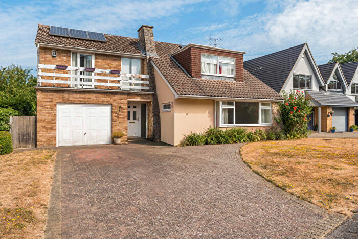 4 Bedroom Detached House For Sale In Amberley Close, Send, GU23